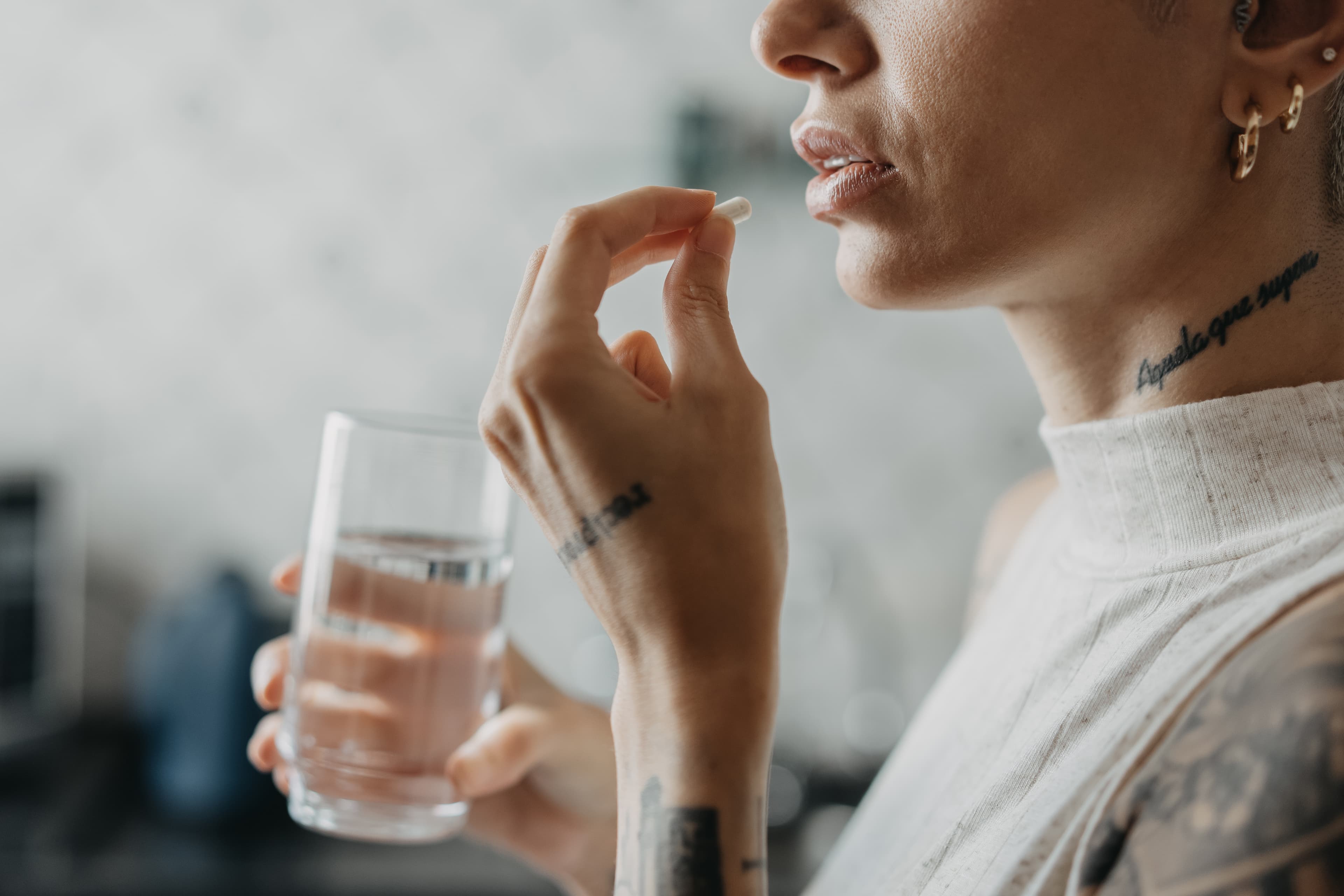 Generic WomanTakingPillHoldingGlassofWater MS Generic WomanTakingPillHoldingGlassofWater MS